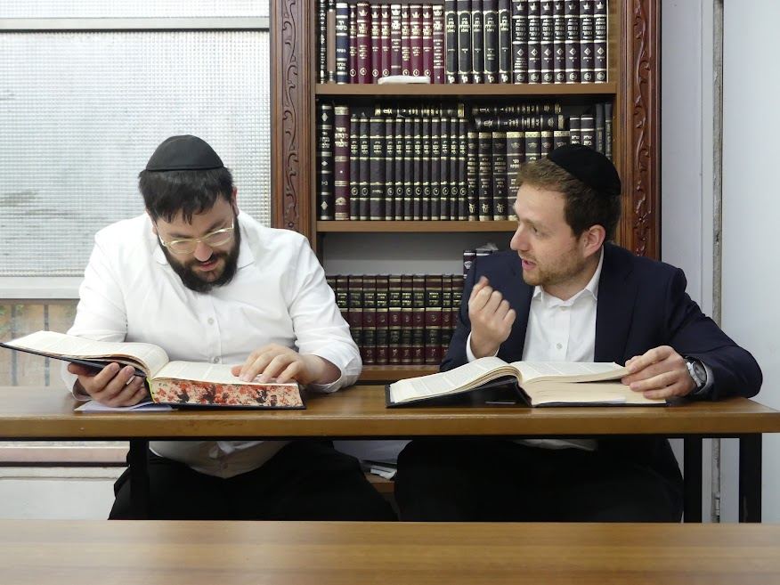 Avreichim learning b'chavrusa in the Kollel